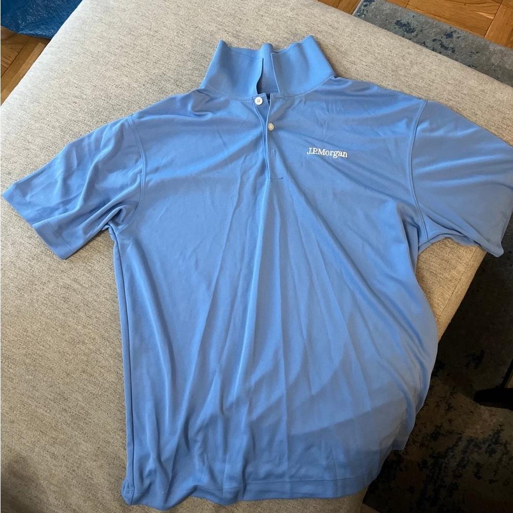 LIKE NEW! Men’s JPMorgan Chase Nike Dryfit golf shirt (M but fits like an L)